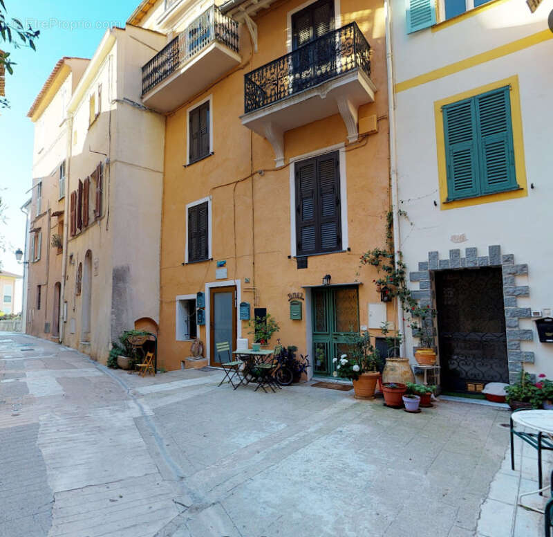 Appartement à ROQUEBRUNE-CAP-MARTIN