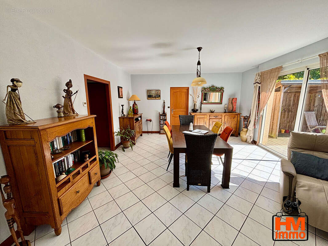 Maison à SAINT-JUST-LE-MARTEL