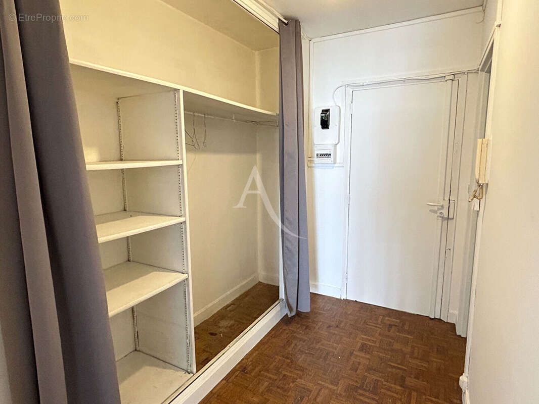 STUDIO 30 M²  PARIS 18 Métro Jules Joffrin - photo 5