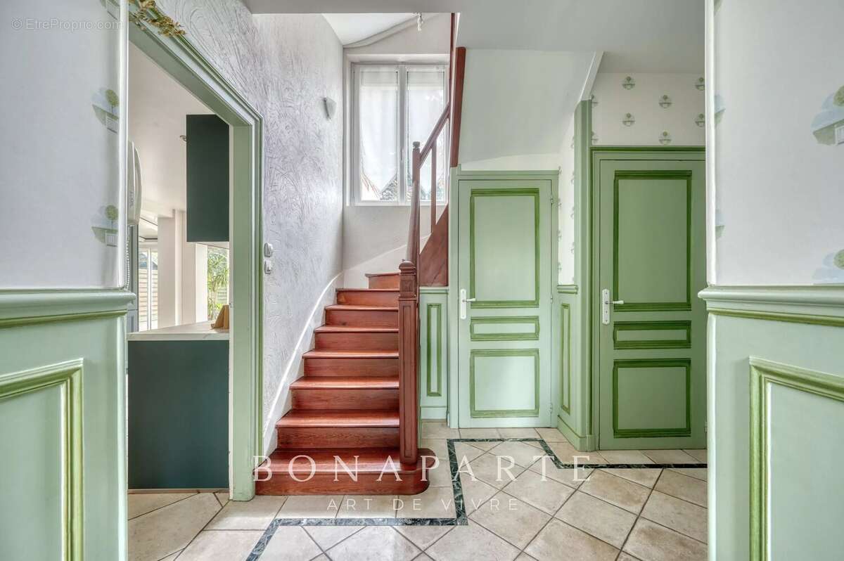 Maison de maître en meulière – 264 m² – Parc arboré de 1 440 m² à 40 min de Paris - photo 12