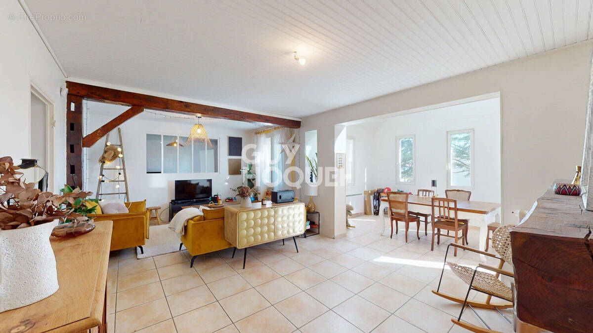 Maison 6 pièces 132 m² · à Saint-Sebastien-de-Morsent · 132 m² · 224 600 €