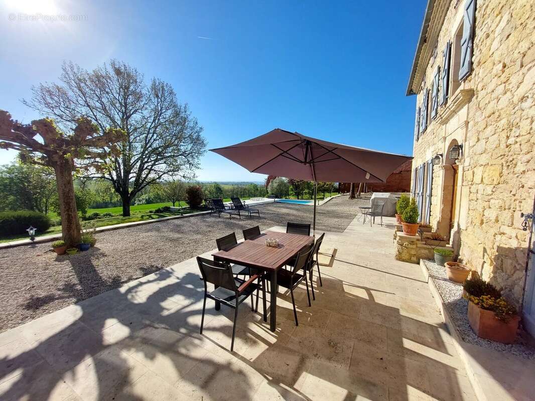 Bel ensemble comprenant deux maisons avec piscine et 1 ha de terrain avec des vues sublimes - photo 22