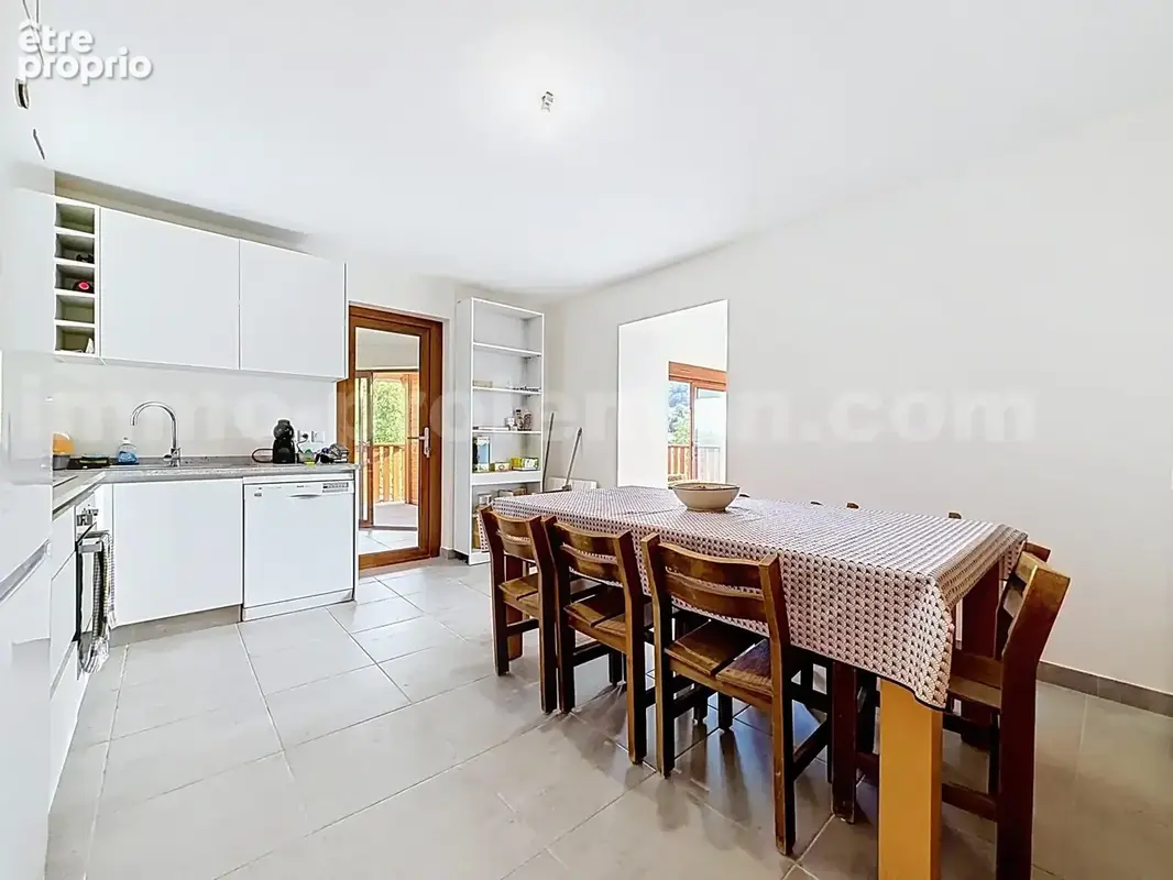 Appartement_T4_Annemasse_belle_superficie_proximitée_frontière_Suisse_tram_Ceva_direction_GENEVE_Frontaliers_Cuisine_