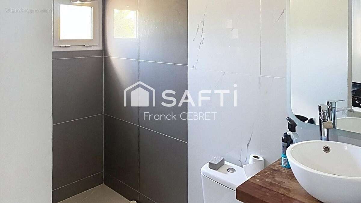 Photo 7 - Maison à REMIRE-MONTJOLY