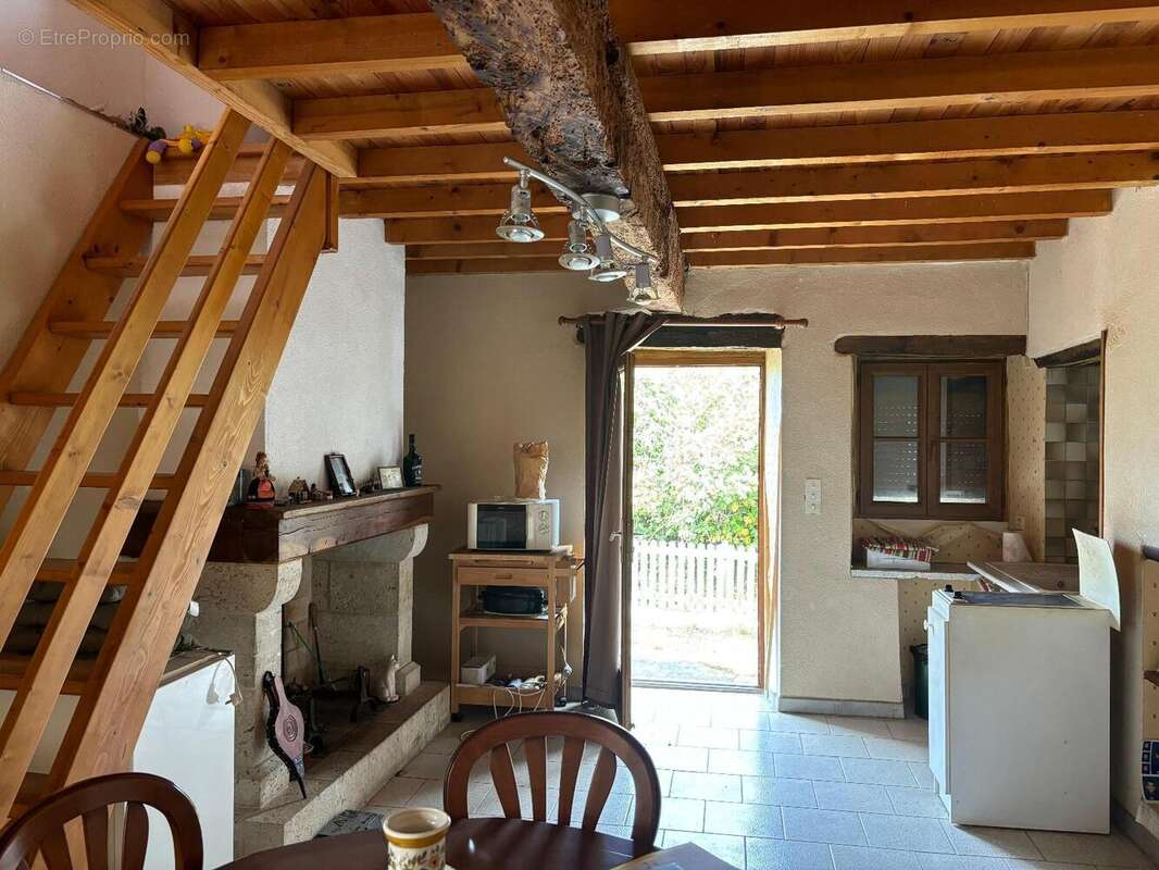   - Maison à SAINTE-MERE