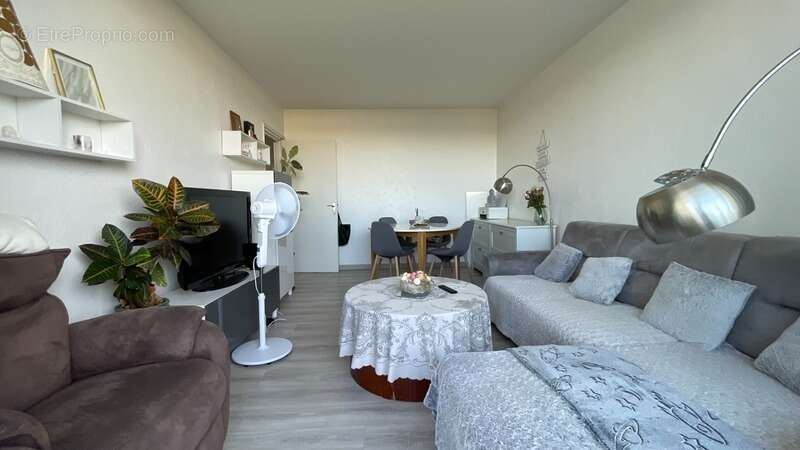 Appartement T3 Lumineux avec Balcon, Parking et Cave-LES CLAYES SOUS BOIS (78) - photo 2