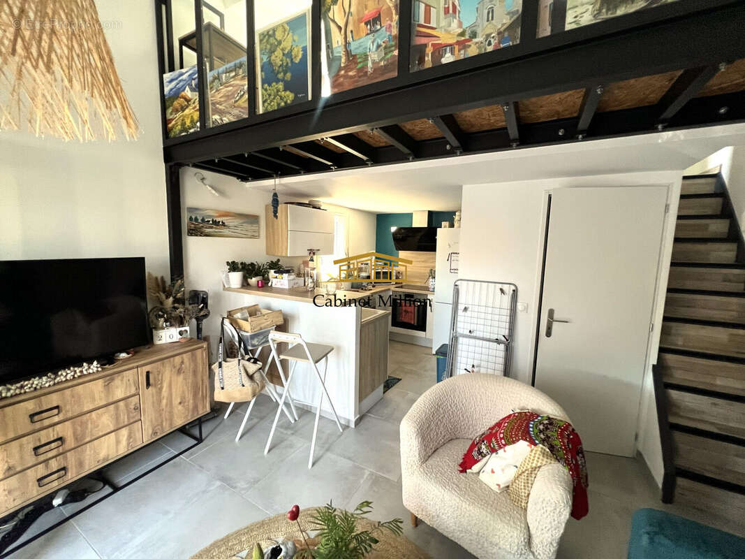 Maison à VIC-LA-GARDIOLE