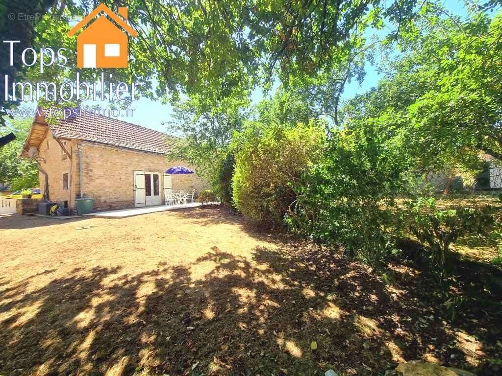 Le charme de l'ancien au cur d'un hameau paisible - photo 2