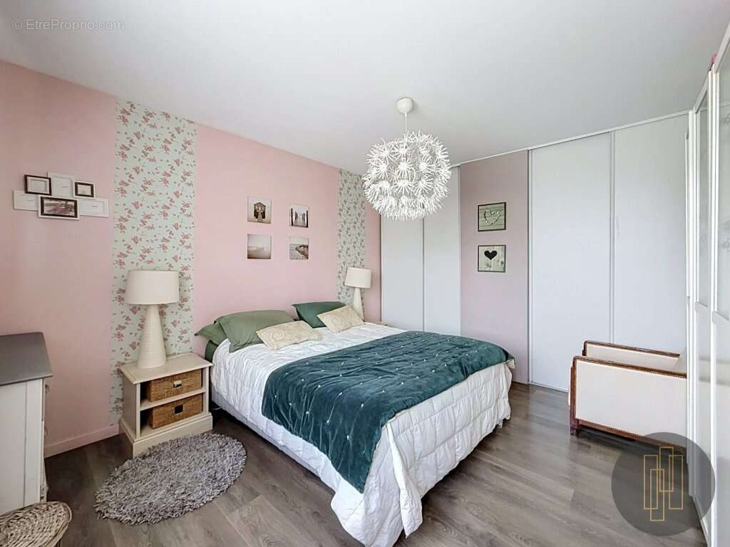 Exclusivité - Appartement 68.8 m², séjour double - 2 chambres - balcon cave et ascenseur - photo 4