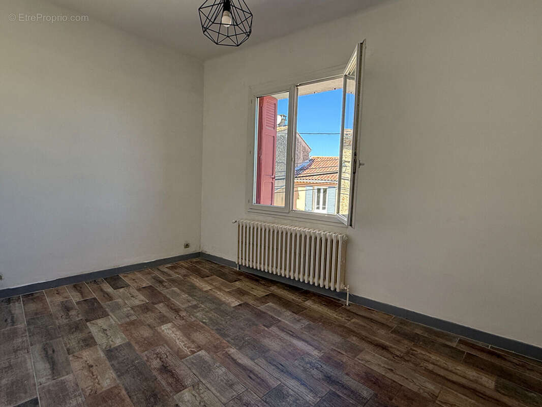 Maison à LA ROQUE-D'ANTHERON