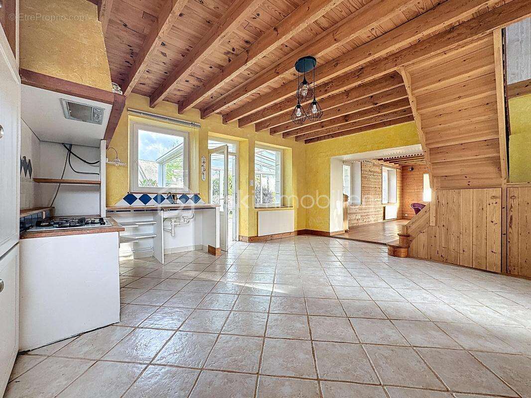 Belle maison en pierres 3 chambres + Jardin / Parking / Portail motorisé - photo 3