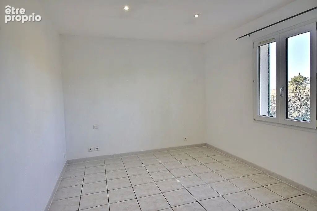 A VENDRE Villa  Venasque proche village sur 1169 m² de terrain clos et arboré. - photo 9