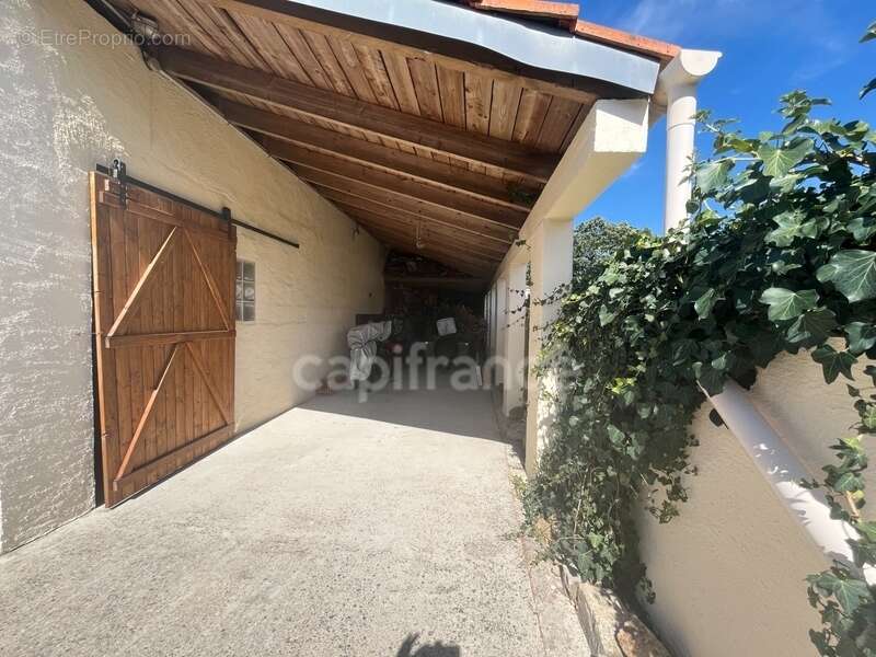 Propriété avec dépendances au coeur d’un jardin paysager– 230 m² habitables – À 10 min des plages des Sables-d'Olonne - photo 37