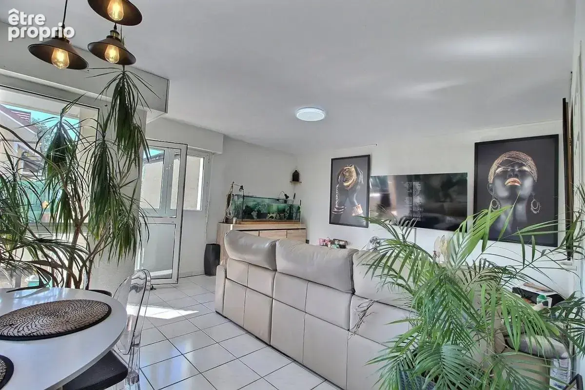 Appartement À Vendre - photo 1