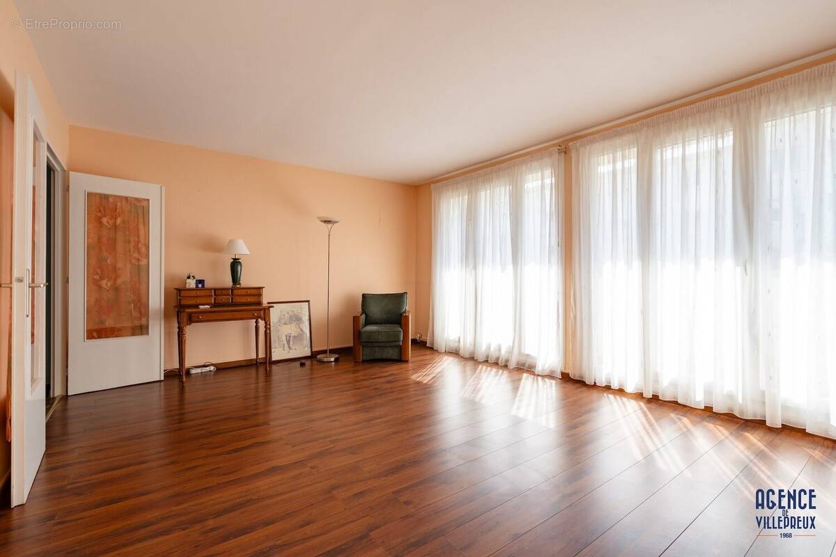 Appartement à LES CLAYES-SOUS-BOIS