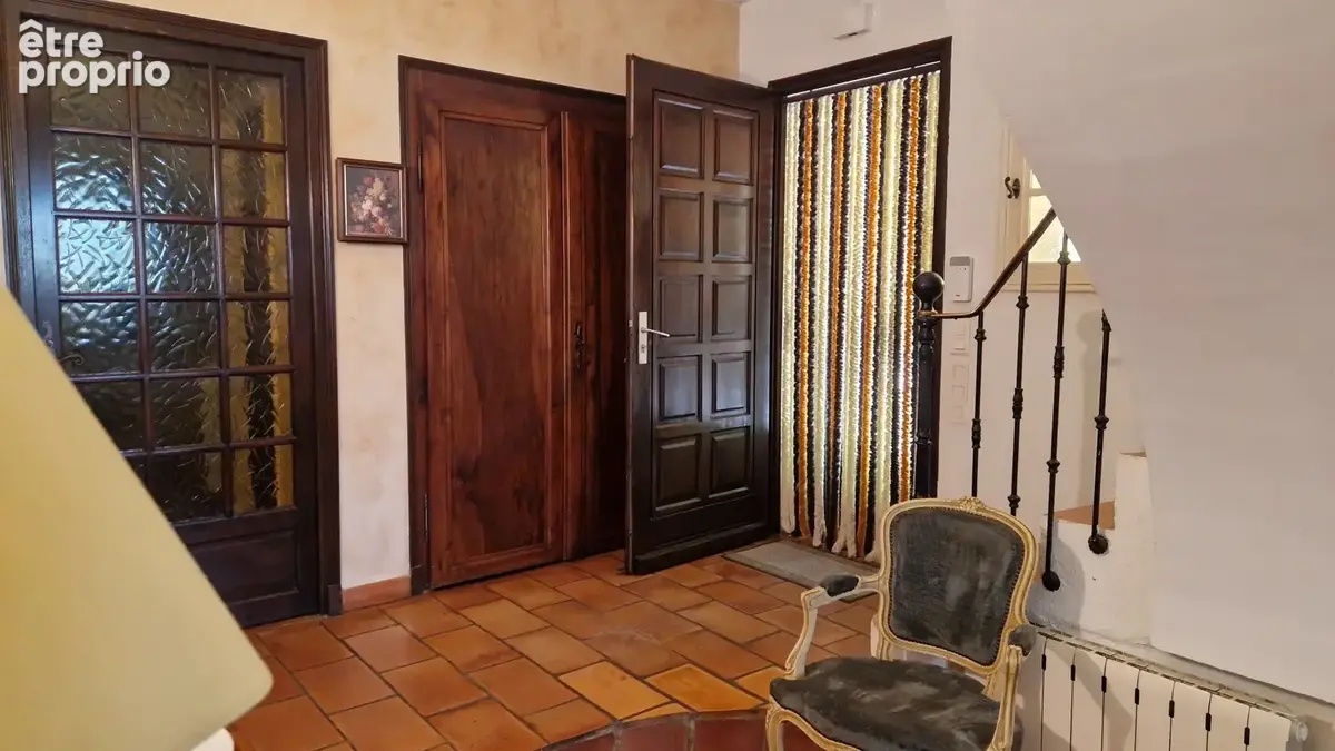 Langlade, en vaunage, villa traditionnelle r+1 avec dependances - photo 2