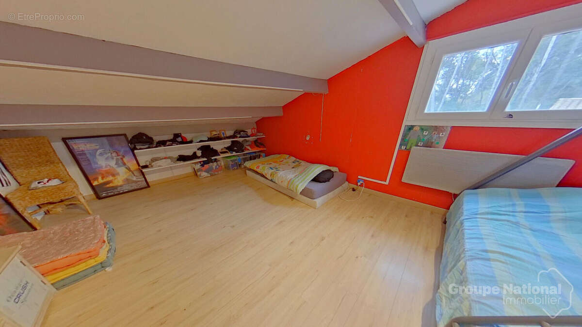 Maison à SAINT-MITRE-LES-REMPARTS