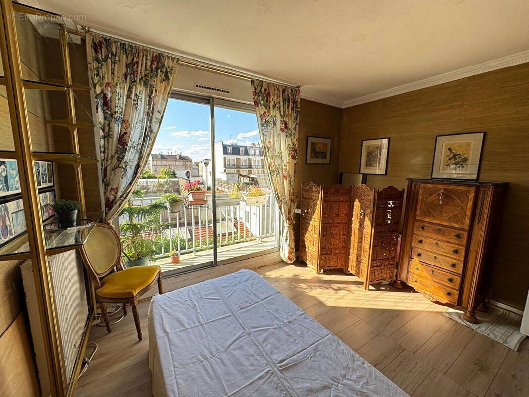 Appartement à COURBEVOIE