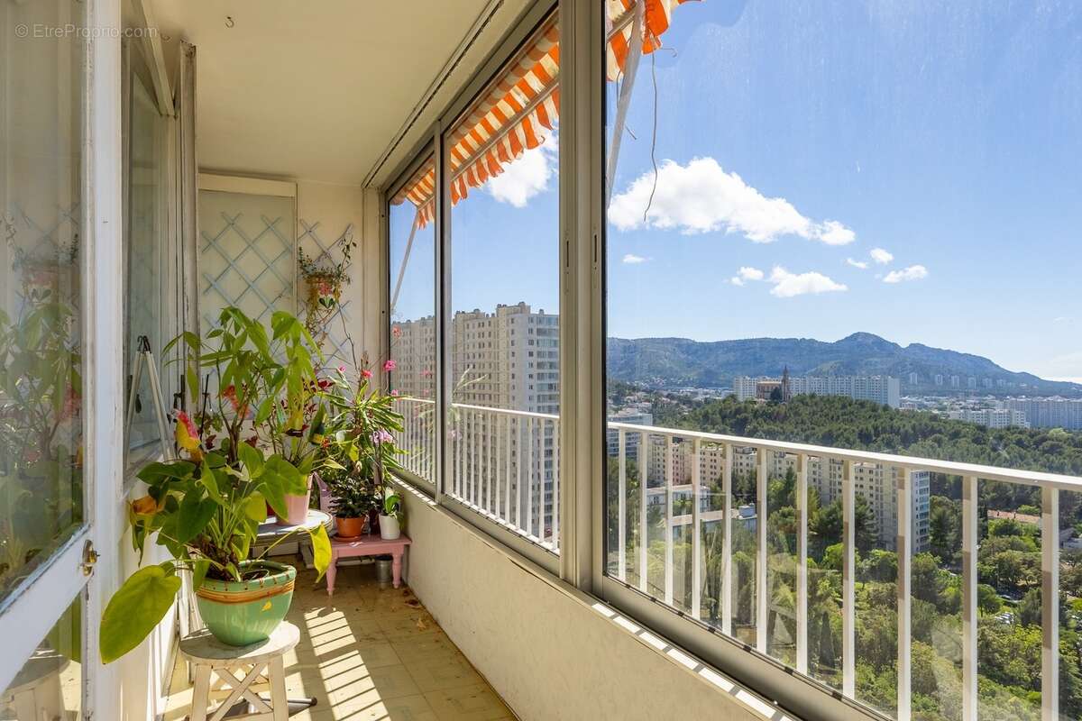 ***marseille 9eme…residence la rouviere…grand t3 traversant…possibilite de recreer une 3eme chambre…etage eleve…vue panoramique* - photo 2