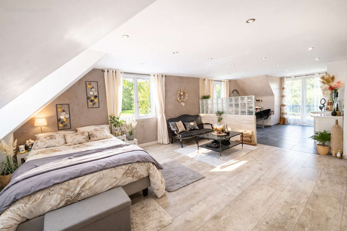 Maison à GRISY-SUISNES