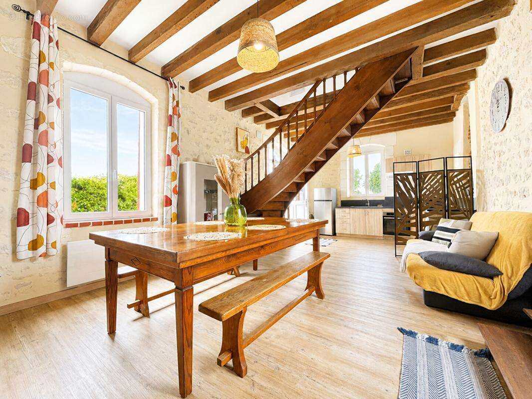 Maison à LUCAY-LE-MALE