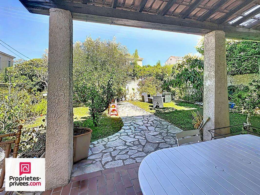Pointe rouge Villa T4 + T2 + Garage sur 347 m² de terrain - photo 5