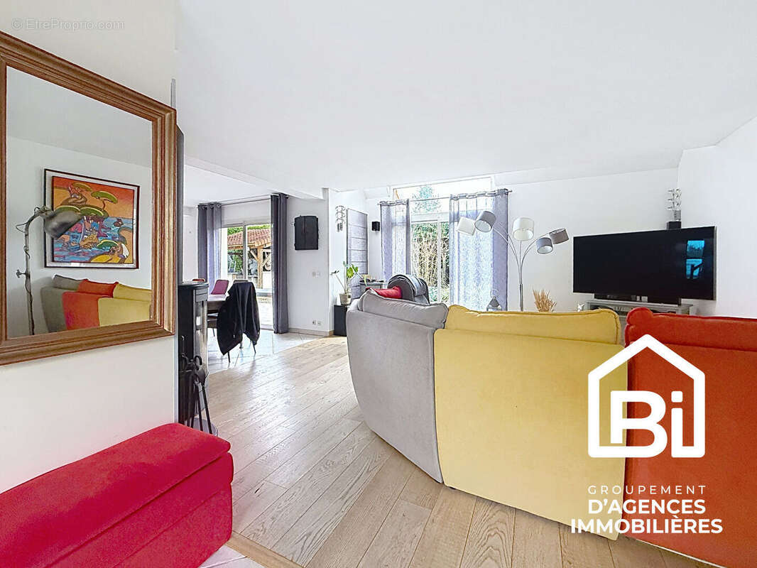 COLOMBY ANGUERNY - Maison de 8 pièces sur terrain de plus de 1 300 m2 - photo 4