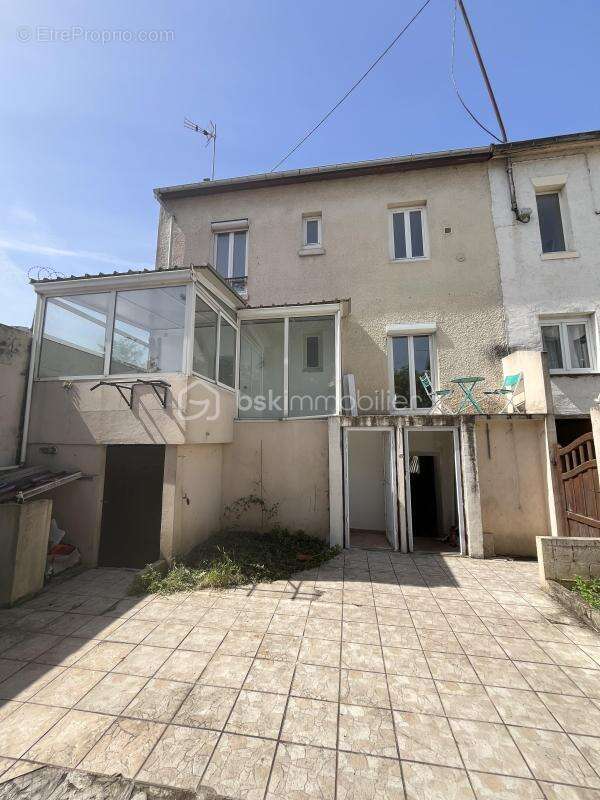 Nanterre — maison 4 chambres + dépendance 36m²  fort potentiel investisseur - photo 7