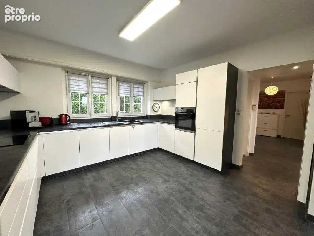 PFASTATT – grande villa avec piscine extérieure et appartement en rez-de-jardin - photo 12