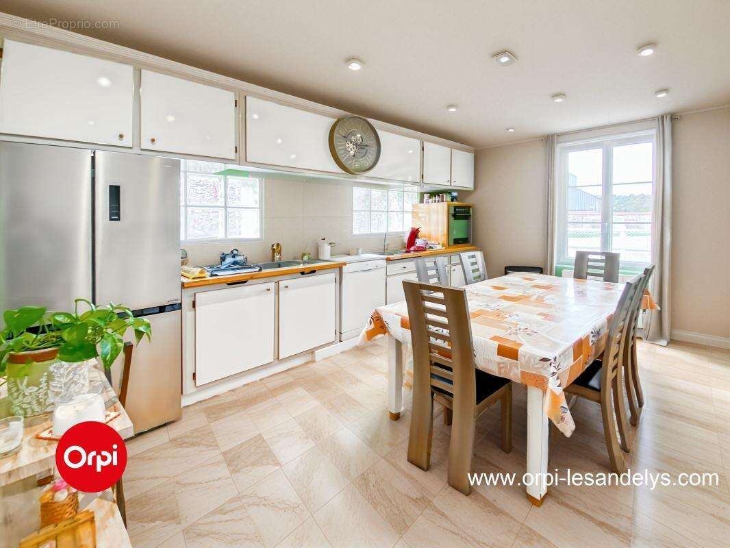 Maison à COURCELLES-SUR-SEINE