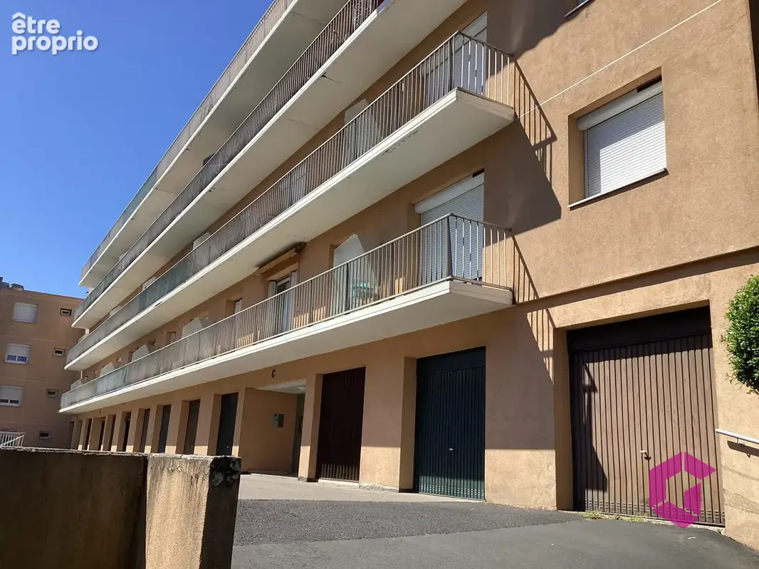 T4 traversant au 1er étage, avec ascenseur, balcons, cave et garage - photo 11