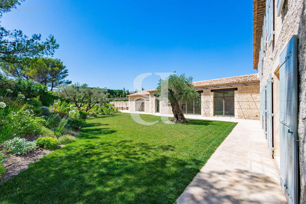 Maison 6 pièces 342 m² à vendre à Eygalieres (13810) - photo 7