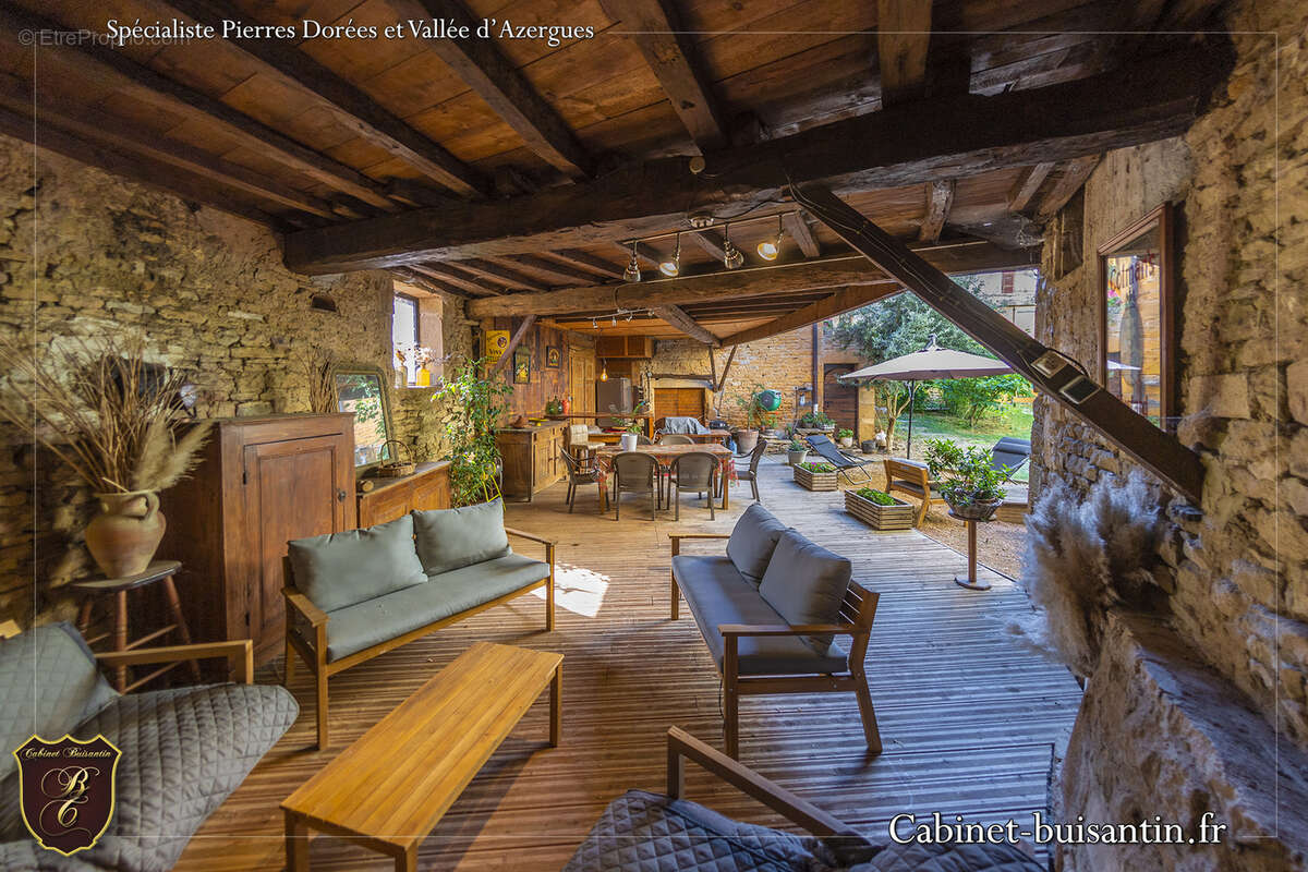 Maison en pierre de caractère : alliance du charme et du potentiel - photo 2