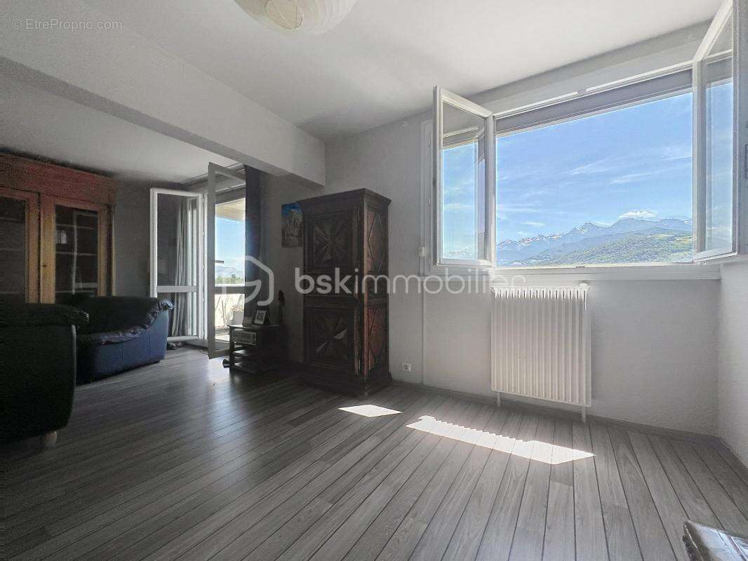 Appartement à SAINT-MARTIN-D'HERES