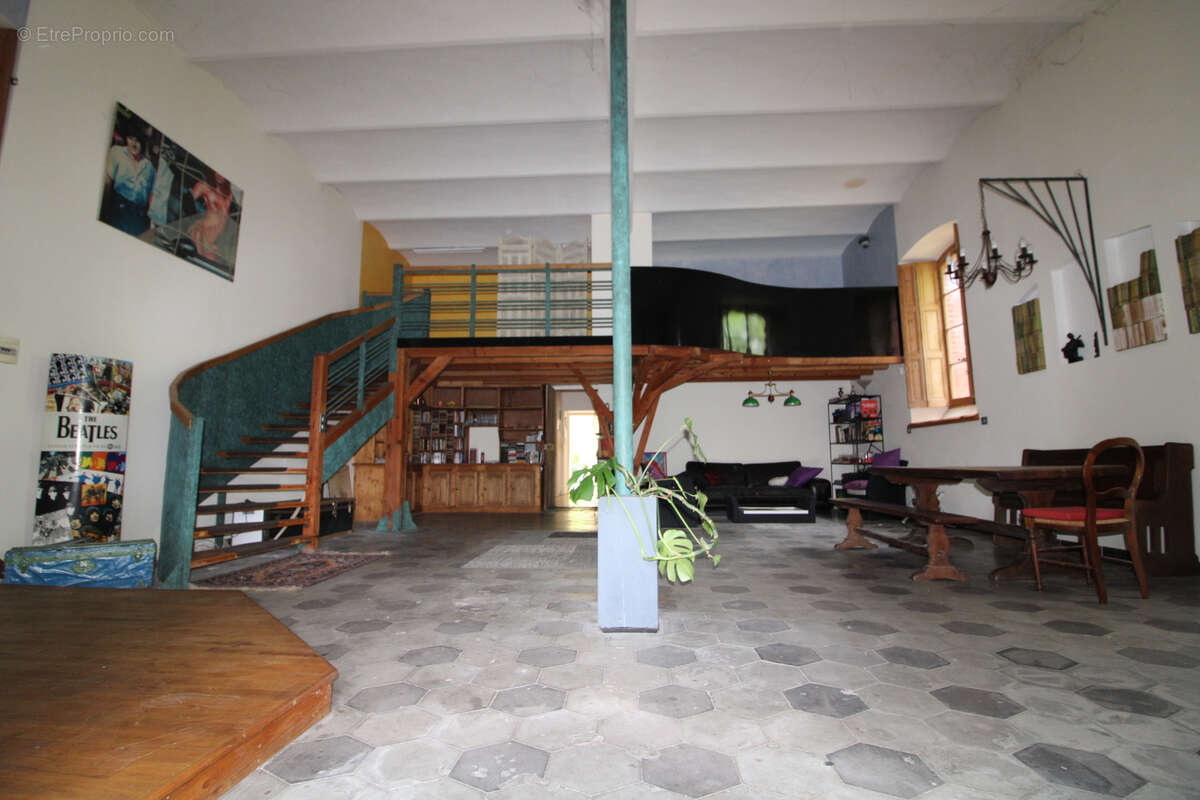 Maison de caractere d'un volume 333 m2  + dependance 86 m2. - photo 40