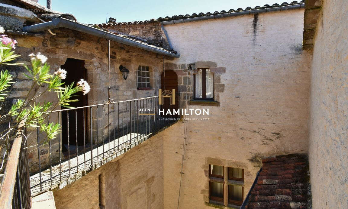 Immeuble historique avec jardin et piscine interieure - ideal projet touristique - photo 13