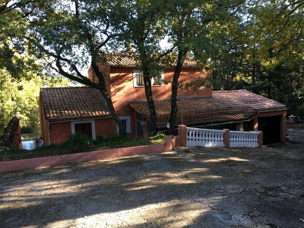 Maison à SAINTE-ANASTASIE-SUR-ISSOLE