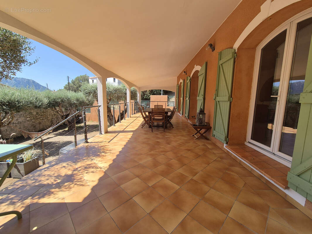 Maison à LE REVEST-LES-EAUX