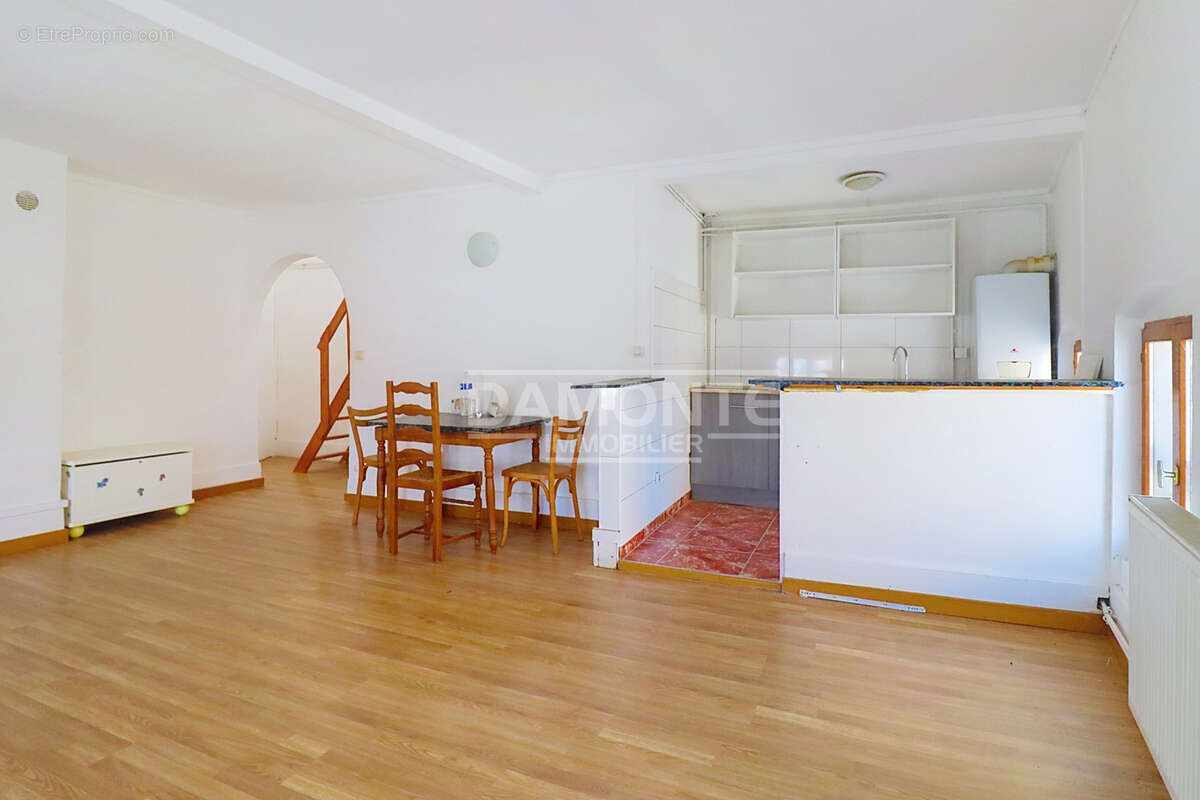 Immeuble idéalement situé dans un secteur attractif - photo 2