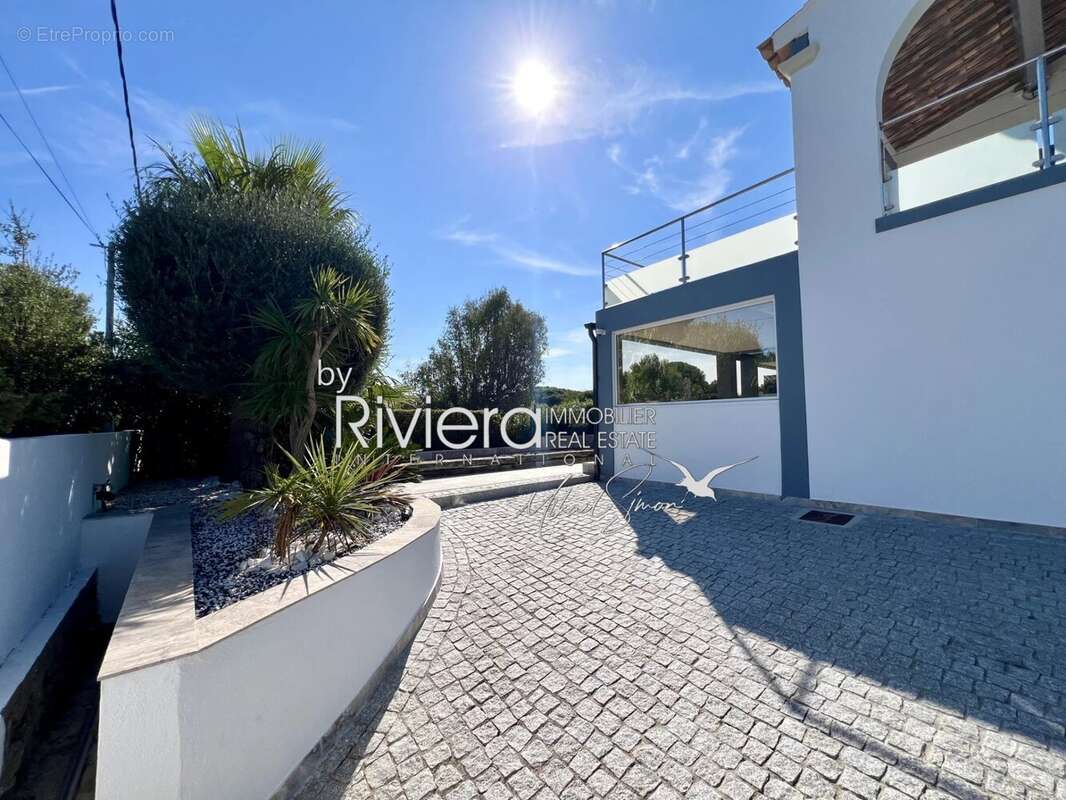 Maison à ROQUEBRUNE-SUR-ARGENS