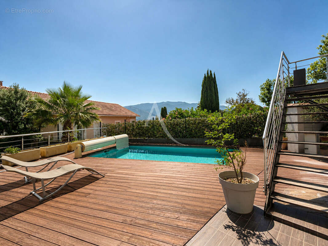 Maison familiale avec piscine, dépendance et stationnement ? Marseille 11e - photo 16