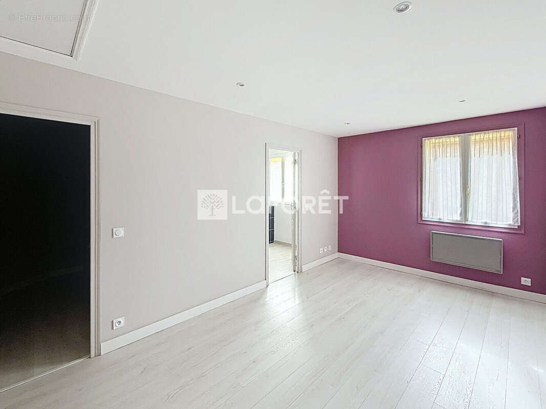 Maison à MORAINVILLIERS