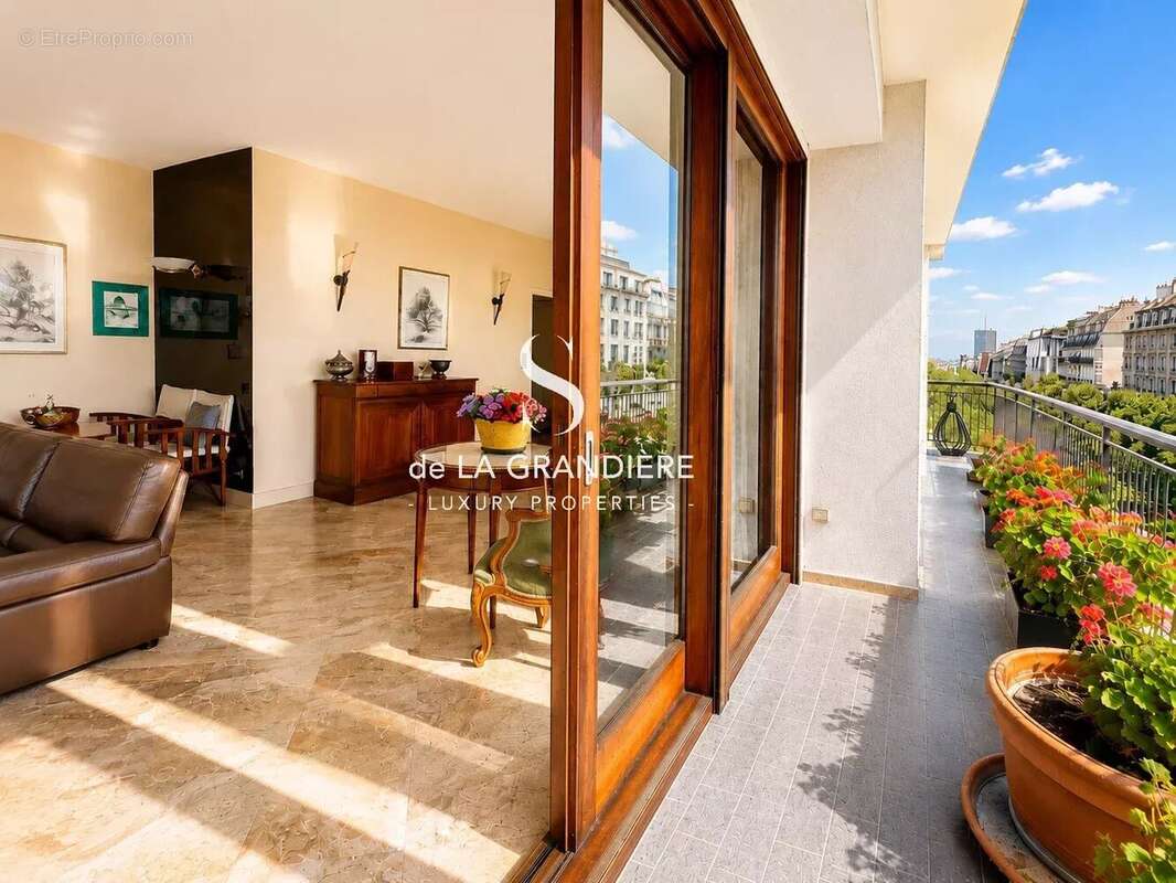 Appartement à PARIS-16E