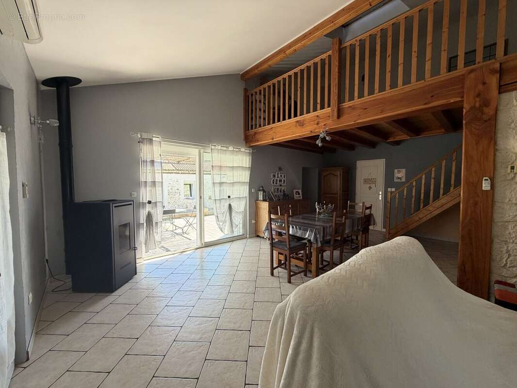 Maison à CHAMPAGNE-VIGNY