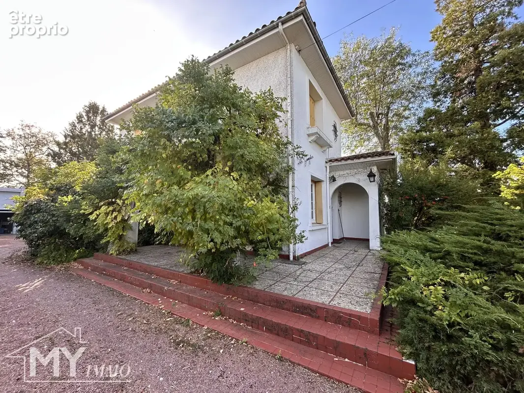 PINEUILH : Maison proche des commodités, jardin arboré, garage et terrasse couverte - photo 2