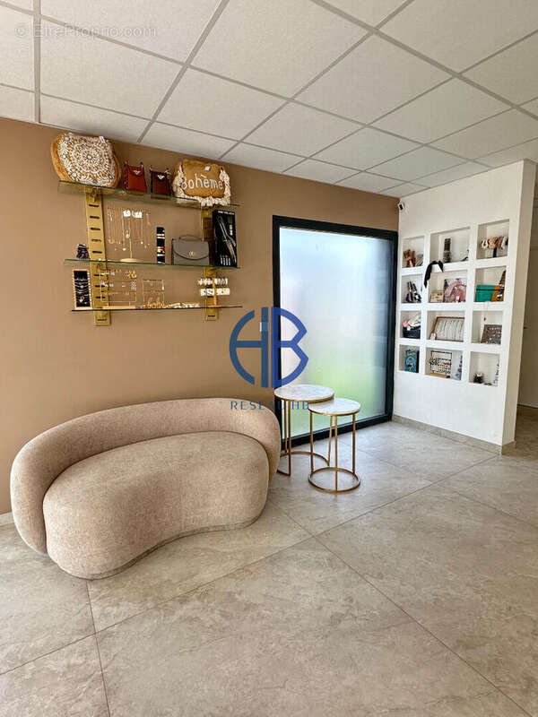 Superbe salon de coiffure neuf de 90m² avec aquabike et parkings - Marseillan - photo 5