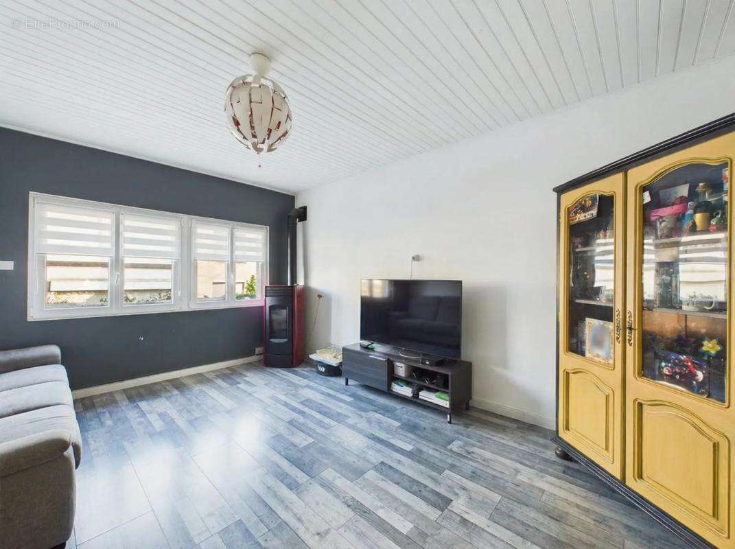 Maison à QUIEVRECHAIN