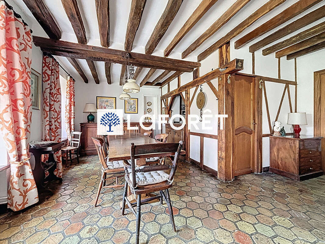 Bâtisse coeur de village avec maison annexe et grange en parfait état - photo 6