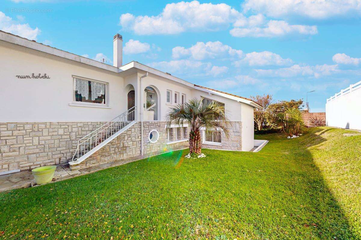 Maison à SAINT-PIERRE-D'IRUBE