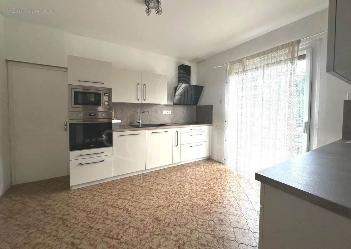 Maison à SAINT-SIMEON-DE-BRESSIEUX